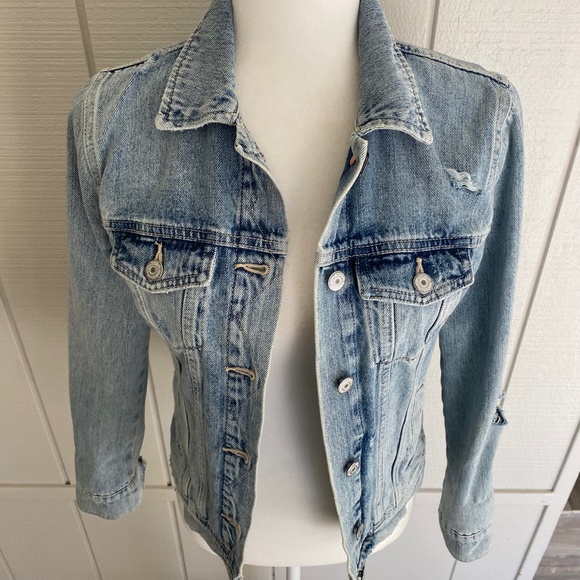 Old Navy Distressed Jean Jacket NWOT - Picture 3 of 6